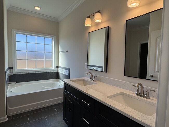 Building Photo - 360 Piedmont Ct