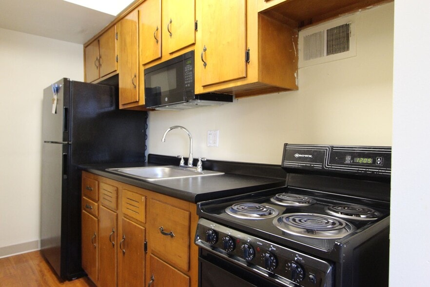 Building Photo - Regent Square