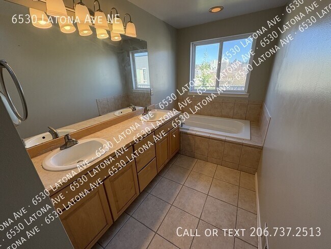 Building Photo - 6530 Latona Ave NE
