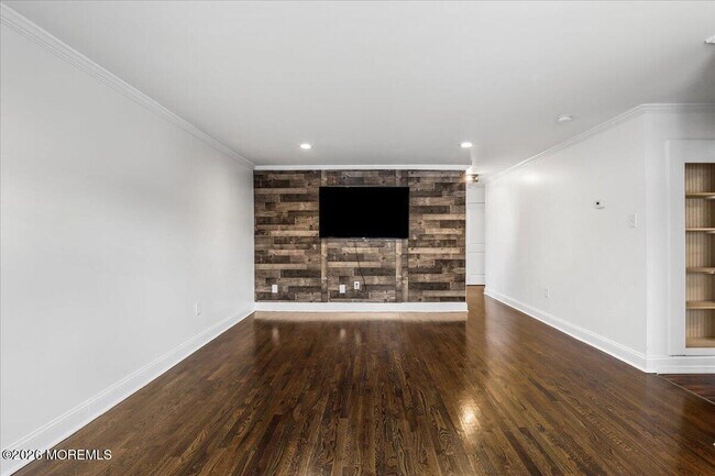 Building Photo - 247 Sprucewood Dr