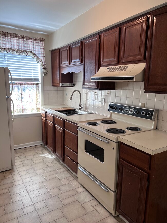 Kitchen - 155 S Hanover St