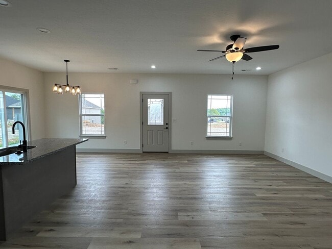 Building Photo - BRAND NEW 4 BED 3 BATH in WAYNESVILLE