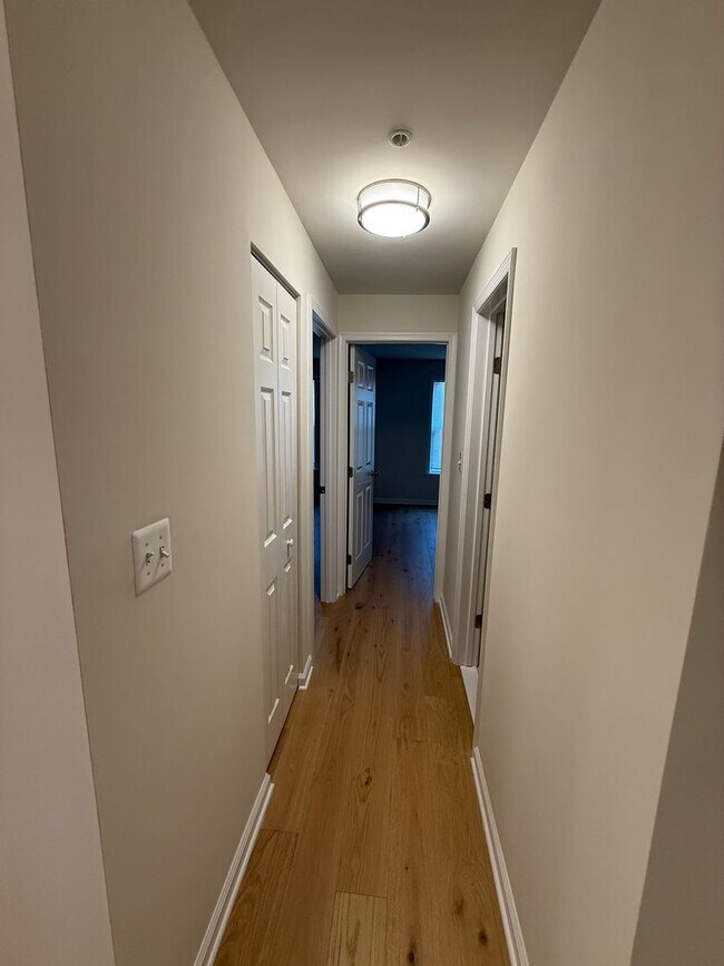 Building Photo - 2 Bedroom 1 Bathroom