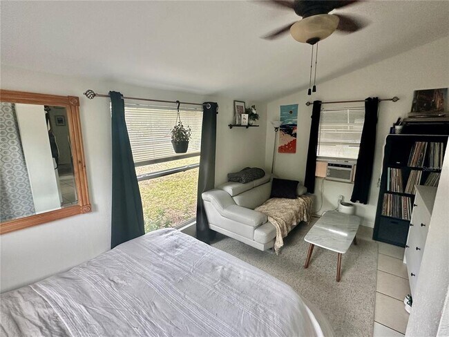 Building Photo - 310 21st Ave S