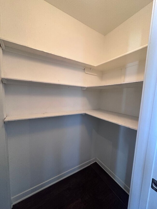 Building Photo - 1901 S 15th St