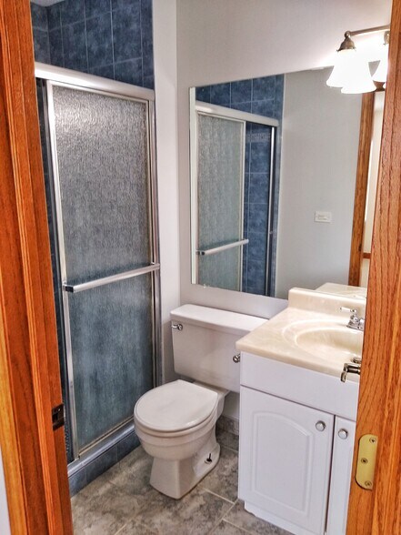 Building Photo - 220 Oak Knoll Ct