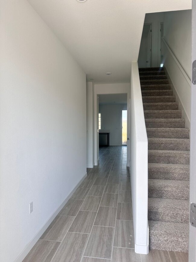 Building Photo - 1/2 off first full months rent with possession by 4/17/2026