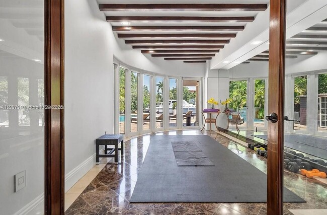 Building Photo - 800 SW 12th Ave