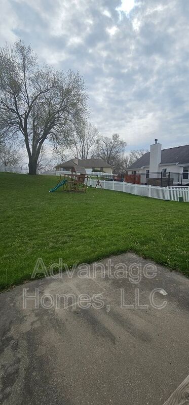 Building Photo - 809 Midjay Dr