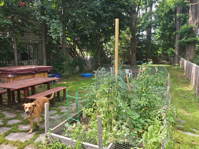 Building Photo - 410 North St