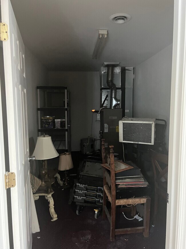 storage - 613 Revolution St