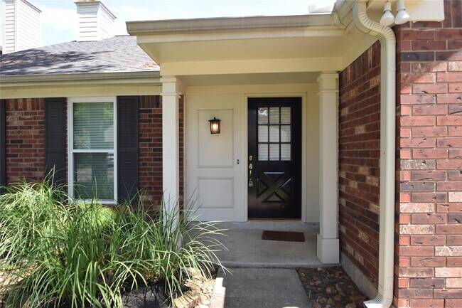 Building Photo - 18010 Golden Ridge Dr