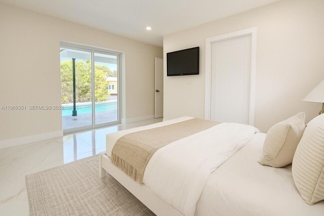 Building Photo - 3801 NE 16th Terrace