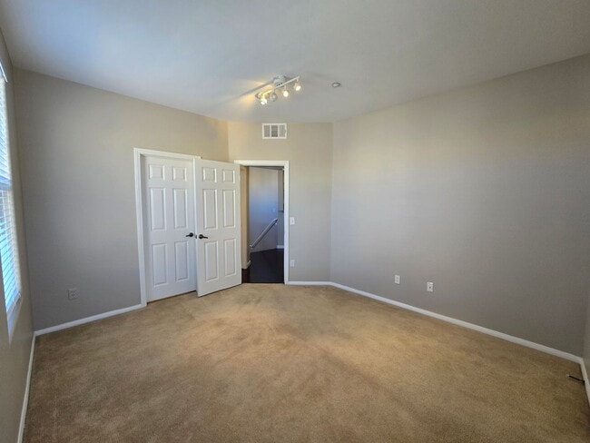 Building Photo - Awesome 2 bedroom 2 bath unit!