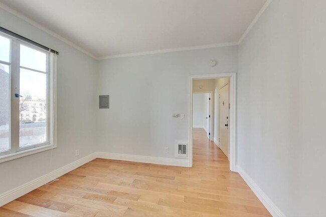 Building Photo - 465 Bellevue Ave