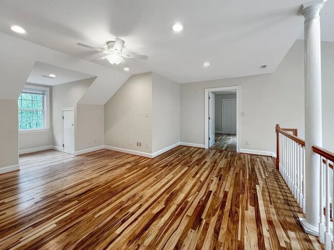 Building Photo - Secluded Near West End 5 bedroom