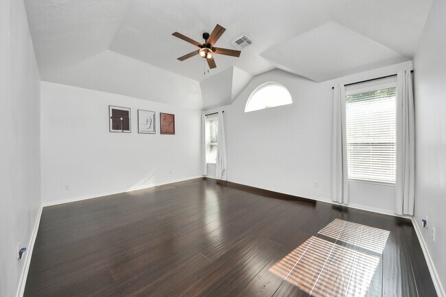 Building Photo - 30214 Vinebriar Dr