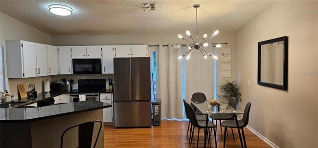 Building Photo - 212 W South Ave