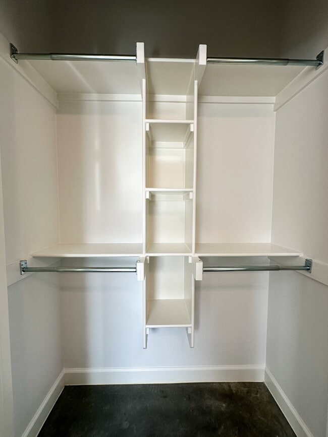 Building Photo - 1712 Rosemary Dr