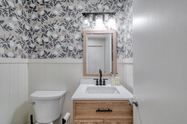 Building Photo - 2117 Gaston Pl Dr