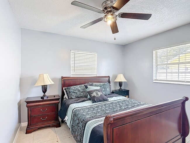 Building Photo - 3 Bedroom Home in Poinciana