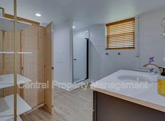 Building Photo - 1126 N Hwy 25 Bypass