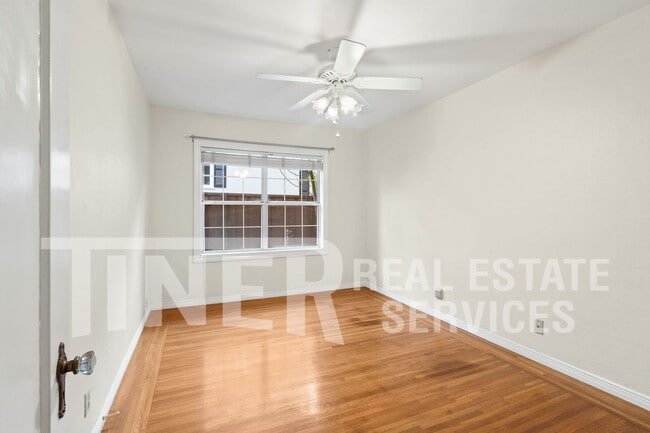 Building Photo - 801 46th St