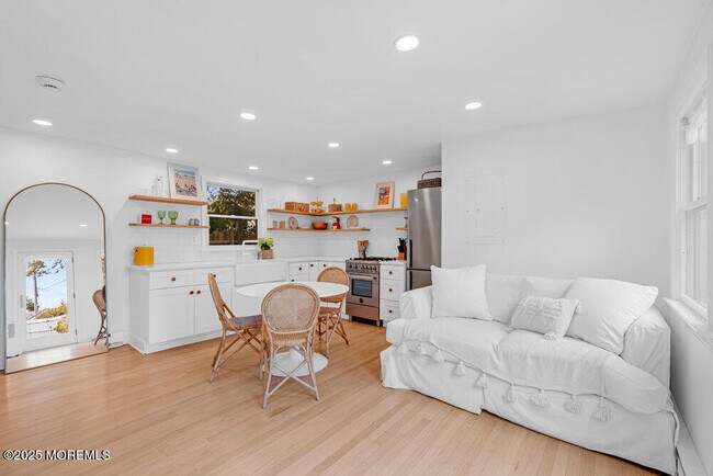 Building Photo - 501 3rd Ave