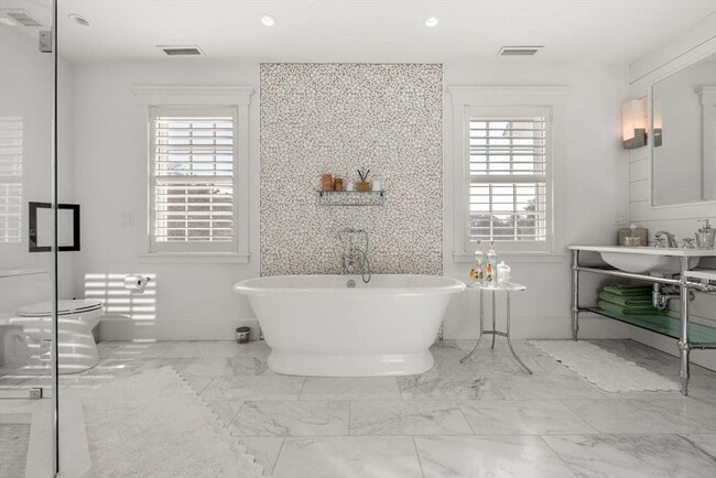 Building Photo - 34 Brewster Rd