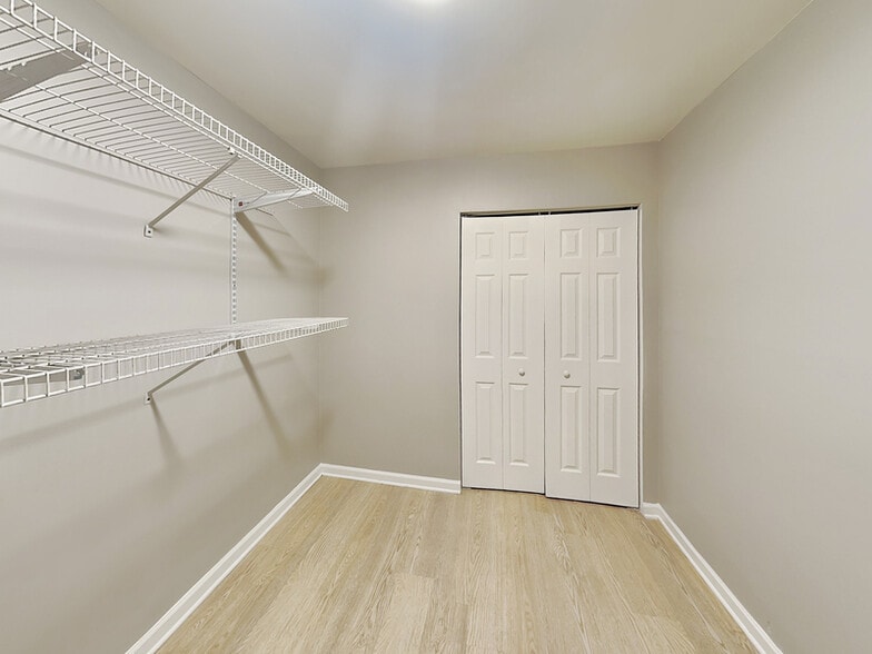 Building Photo - 8321 Beechwood Ct