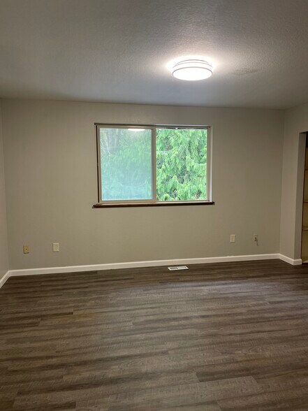 Building Photo - 14210 Beverly Park Rd