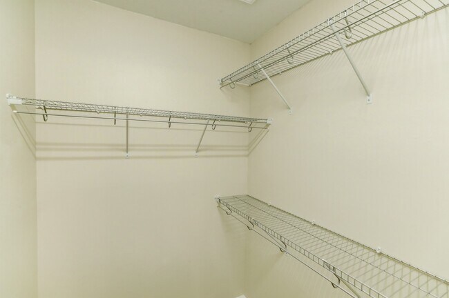 Master Walk-in closet - 5321 Reedham Ct