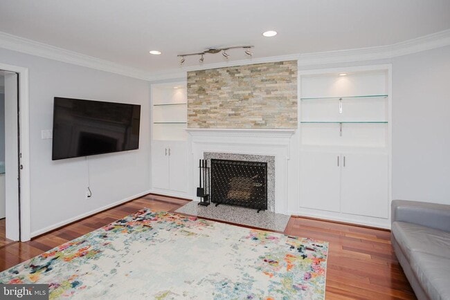 Building Photo - 2177 Chain Bridge Rd