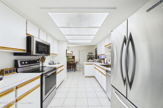 Building Photo - 2293 Venetia Pl