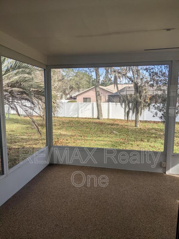 Building Photo - 271 N Lombardy Point