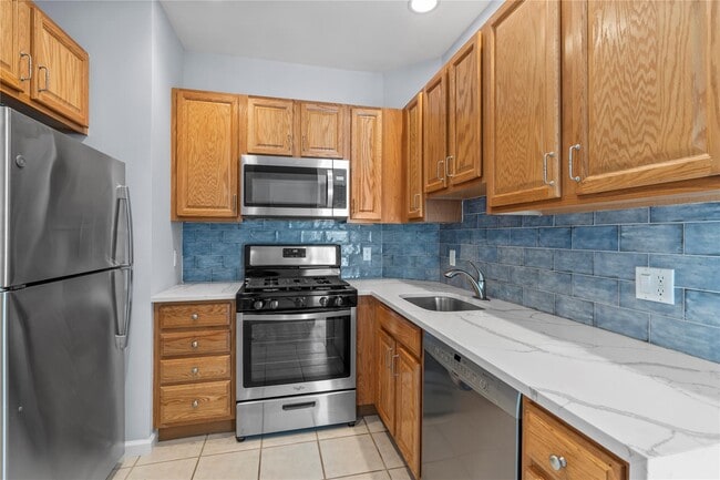 Building Photo - 1410 Half Moon Bay Dr