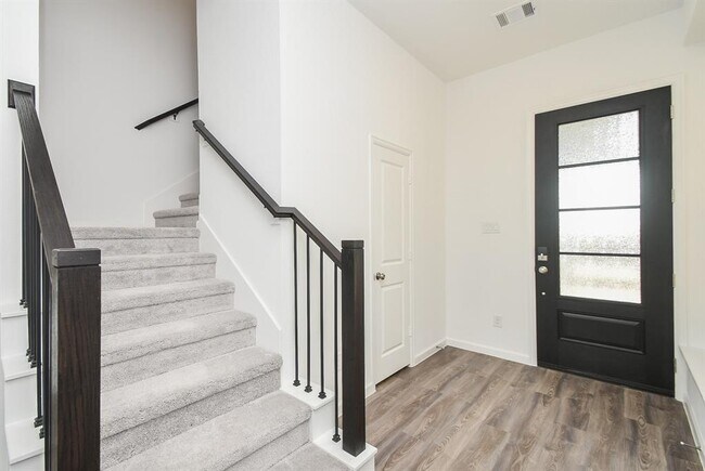 Building Photo - 5459 Holly Hvn Ct