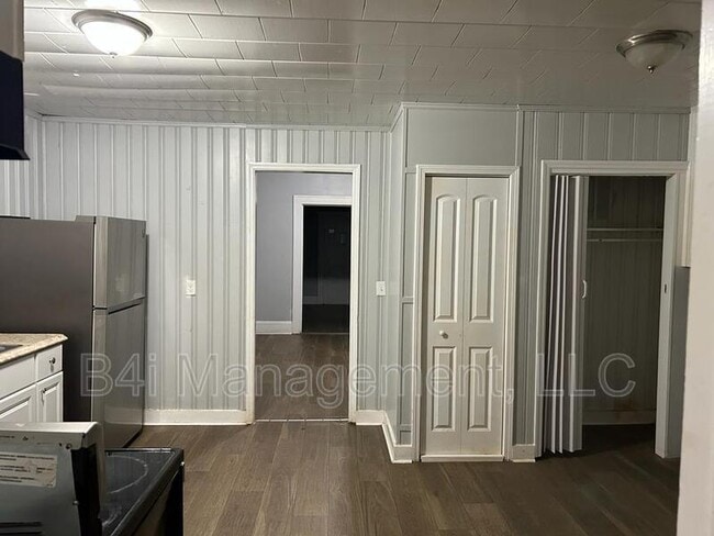 Building Photo - 409 Whitesville Rd