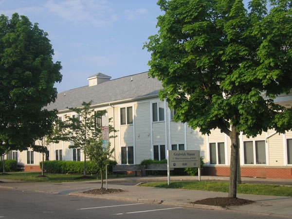 Primary Photo - Gratwick Manor Apartments