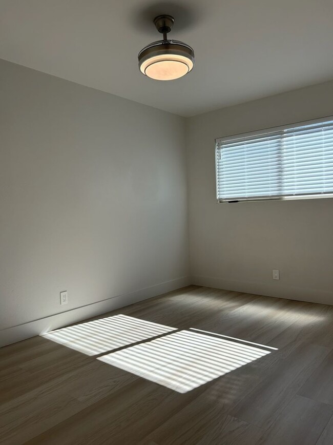 Building Photo - Please Contact Vaughn Realty to set up an appointment 760-446-6561
