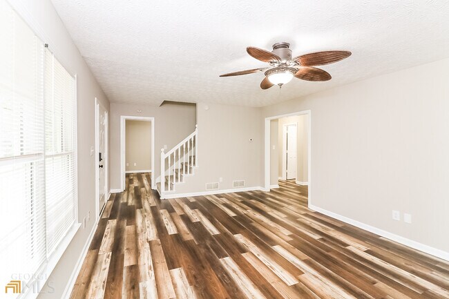 Building Photo - 260 Austin Dr