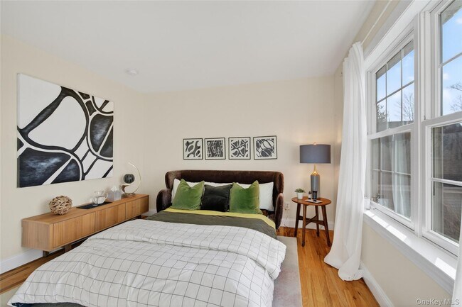 Building Photo - 231 Lake Rd