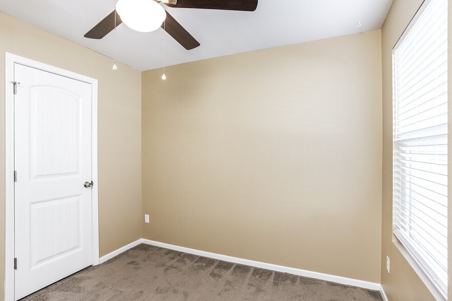 Building Photo - 755 Rockshire Dr