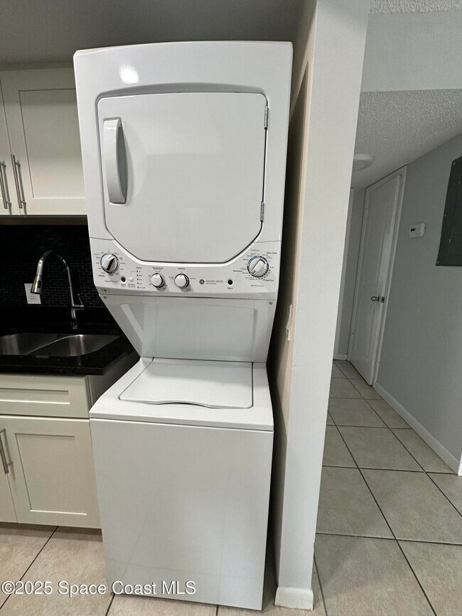 Building Photo - 837 Hickory St