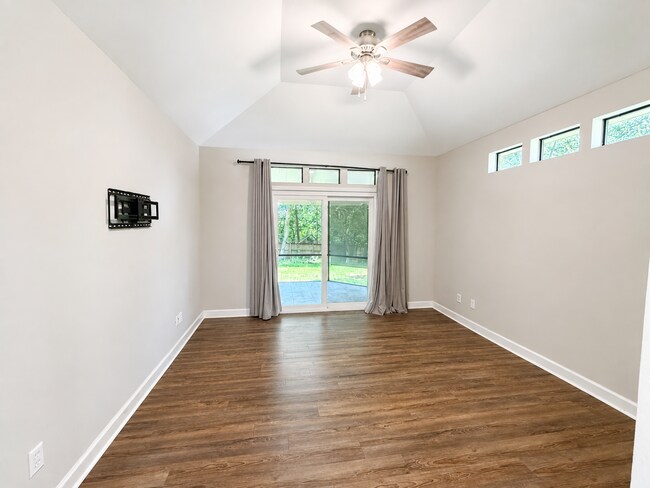 Building Photo - Updated 3BR Niceville Home with Soaring Ceilings, Luxury Primary Suite & Spacious Cul-de-Sac Lot