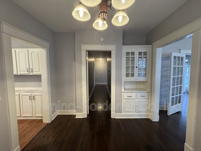 Building Photo - 1806 15th Ave S