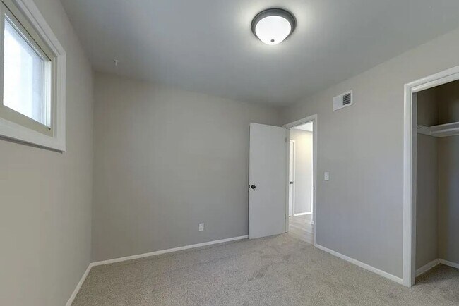 Building Photo - Adorable 4 Bedroom in Haysville!