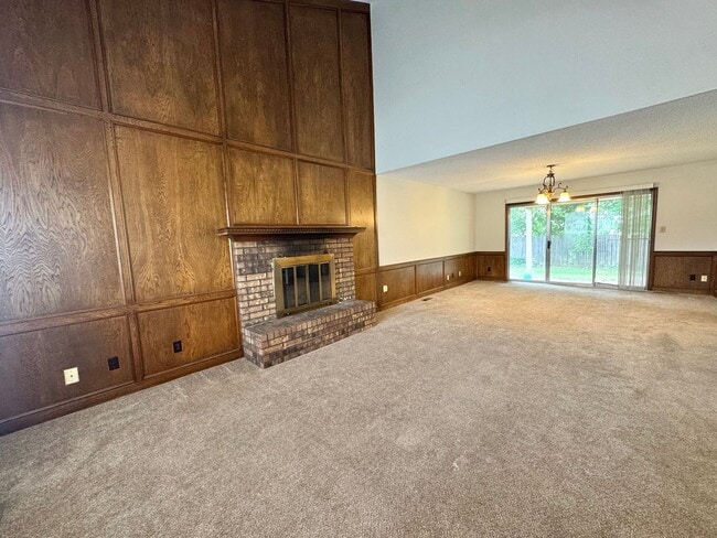 Building Photo - Gorgeous 3 bedroom 2.5 bathroom Duplex home!