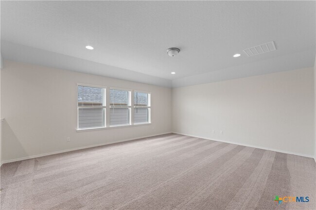 Building Photo - 942 Blue Violet