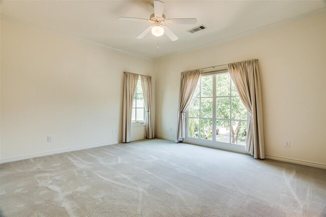 Building Photo - 6615 Willow Ln